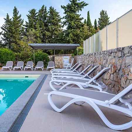 度假居 Ivusini Xiv V *