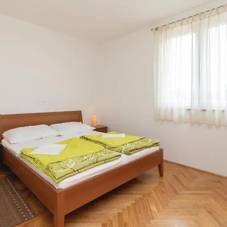 度假居 Ivusini Xiv V *