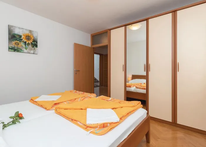 Ivusini Xiv V Nyaraló